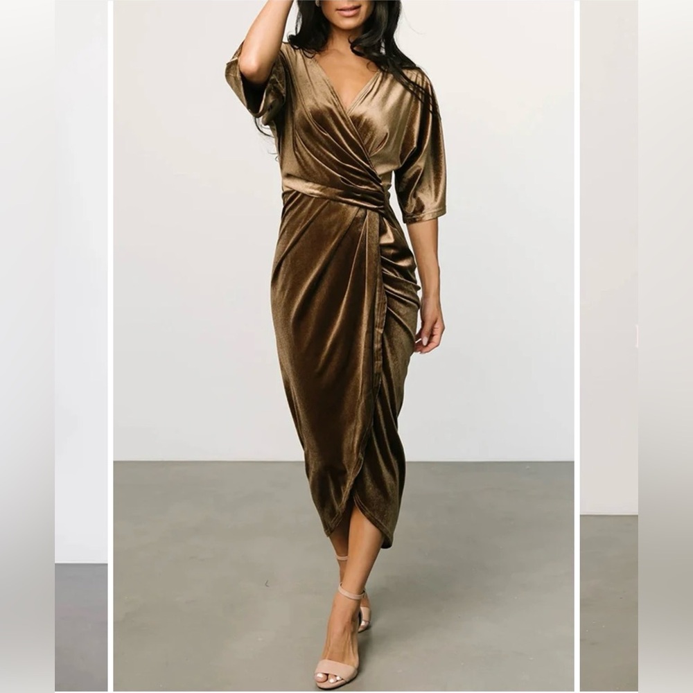 Elegant Brown velvet Dress.
NWT.
BALTICBORN
Size L